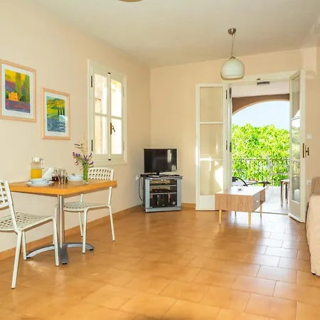 Leeward At Captains 아파트 *